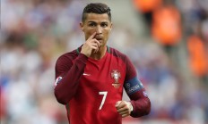 米兰体育下载-巴雷拉连续得分拉开差距，拜仁冲垮切尔西—战术纪律与体系力量的胜利
