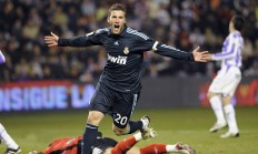 米兰体育入口-绿茵场上的双重变奏，波兰对阵日本，哈兰德完成自我救赎