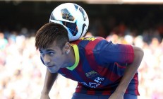 ac米兰体育官网-冰封与烈焰，克莱压力下的涅槃，马刺与广东队的跨洋对决启示录