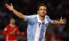 米兰百家乐-绝境之王，詹姆斯生死战狂飙40+三双，魔术力克森林狼晋级在望