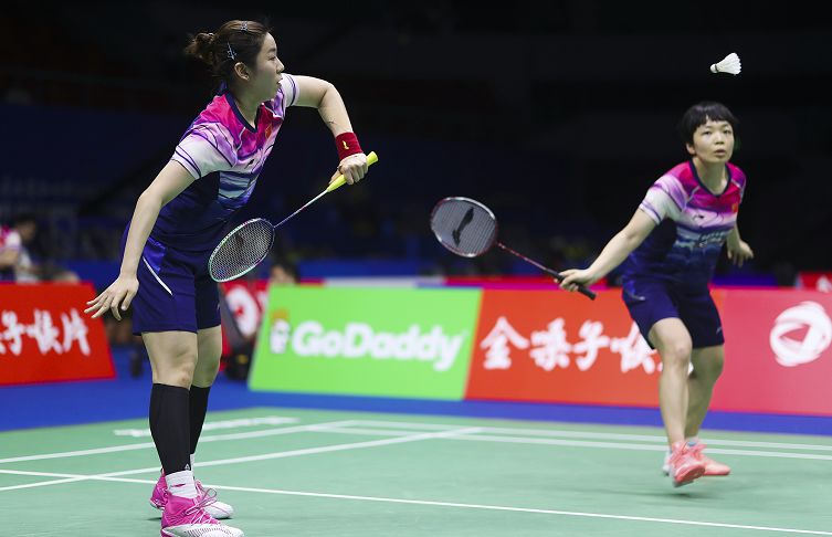 包含瑞士小胜丹麦，成功晋级半决赛的词条