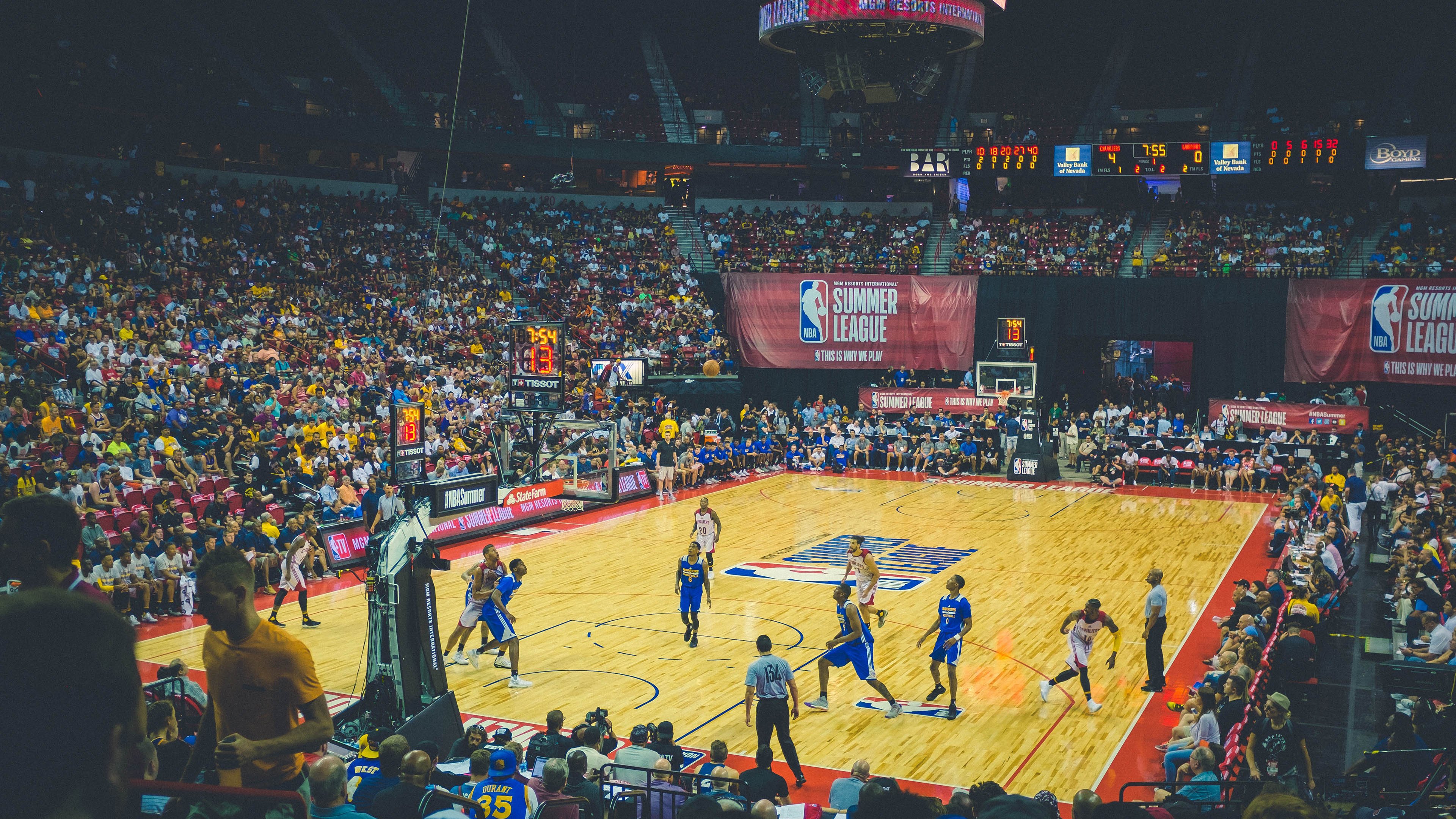 冰城之血，费城之寒，霍勒迪关键时刻的跨洋对决