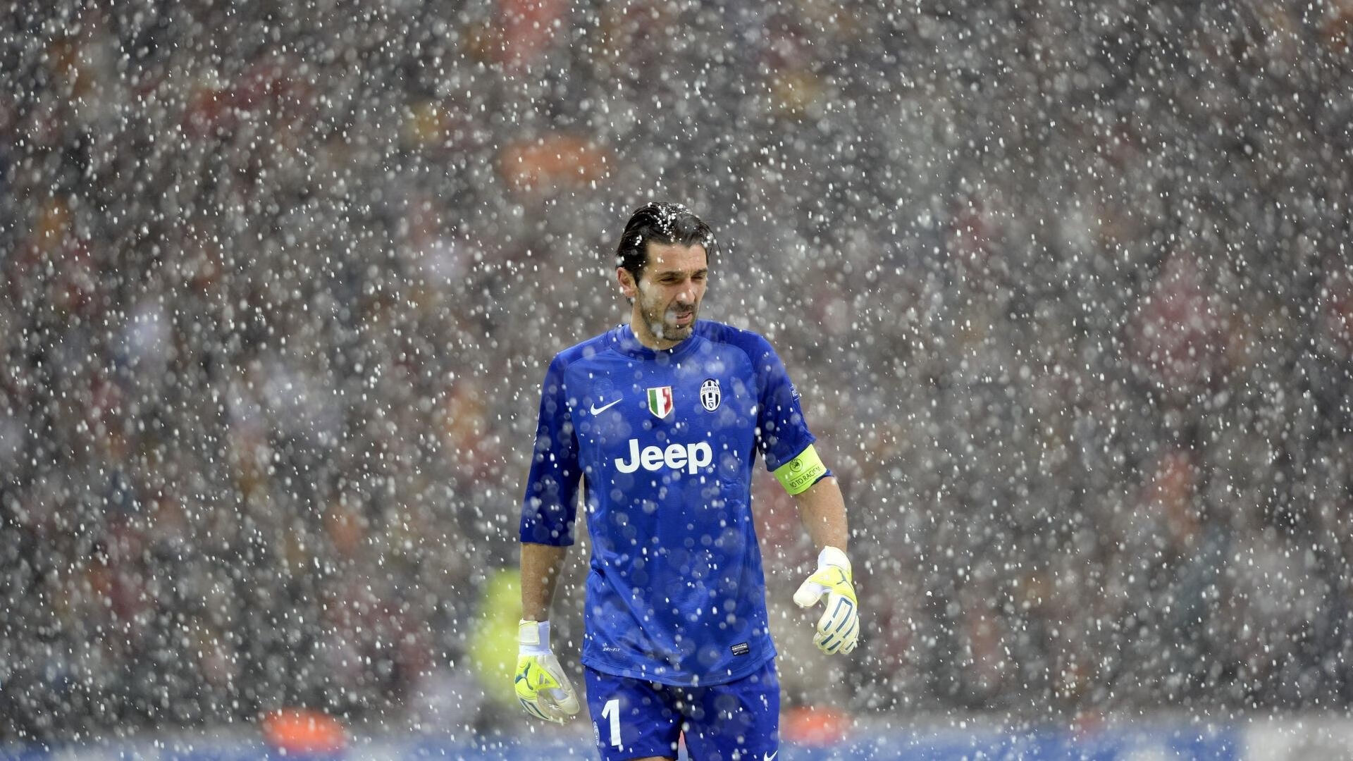 红土与硬地的交响，西西帕斯在法网与美网的鏖战中淬炼关键制胜力